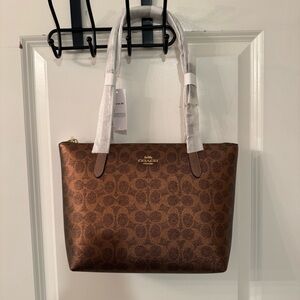 COACH Fiona Zip Tote Shoulder Bag Signature Canvas Brown Copper CW396 NWT